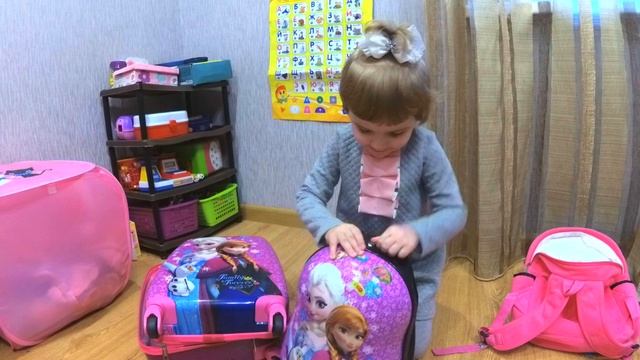 Что в чемодане Frozen у Алисы? Распаковка чемодана " Холодное Сердце " Эльза и Анна смотреть онлайн