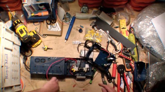 DIY UPS Power Bank for Camping Trip With 50 Amp power meter смотреть онлайн