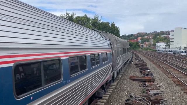 New York Central “Babbling Brook” Private Train passes by Yonkers Metro-North Station смотреть онлайн