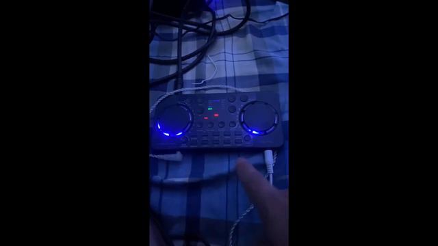 V300 Pro Soundcard Review/ Mickle смотреть онлайн
