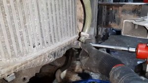 Чистка радиаторов на Audi Q7, снимаем телевизор,полный объем работ