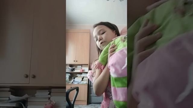 Старший сестра с малышом старшая сестра с малышом Привет смотреть онлайн