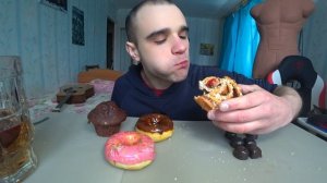 МУКБАНГ ПОНЧИКИ / DONUTS / CHOKOLATE / КОНФЕТЫ / БУЛОЧКИ / SWEET/ ОБЖОР/ EATING Mukbang АСМР ASMR