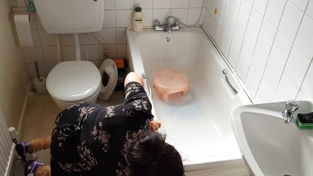 Morning Bathroom Cleaning Routine | Everyday Bathroom Cleaning Under 15 Mins