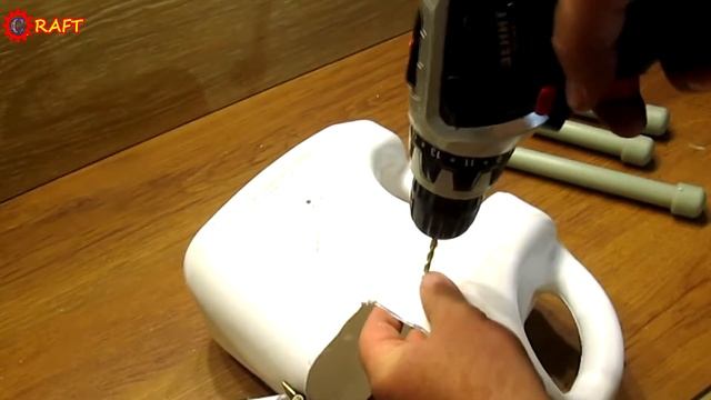 Не выбрасывайте старую канистру / как сделать удобное приспособление своими руками смотреть онлайн