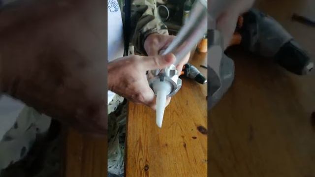 Шнековая машинка для подачи раствора из мясорубки. смотреть онлайн