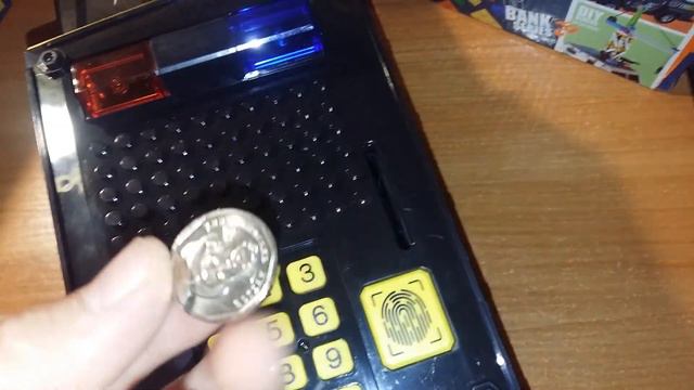 Сейф копилка в виде полицейской машины с кодовым замком и отпечатком пальцев смотреть онлайн