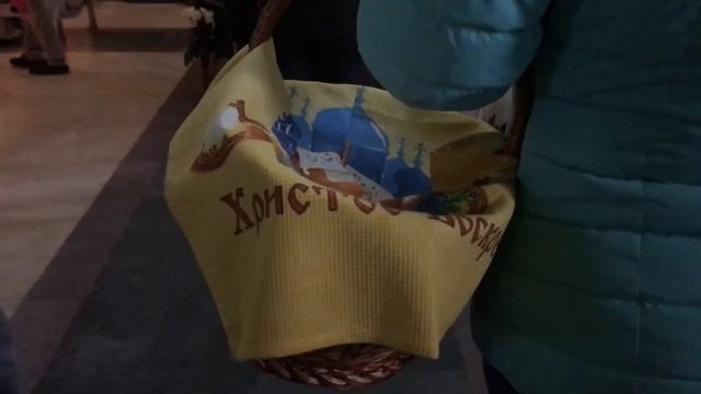Беларусь. Батюшка освятил пасхальные куличи. Православные празднуют Пасху смотреть онлайн