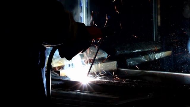 Обзор сварочного аппарата MAGNETTA MMA-300 IGBT смотреть онлайн