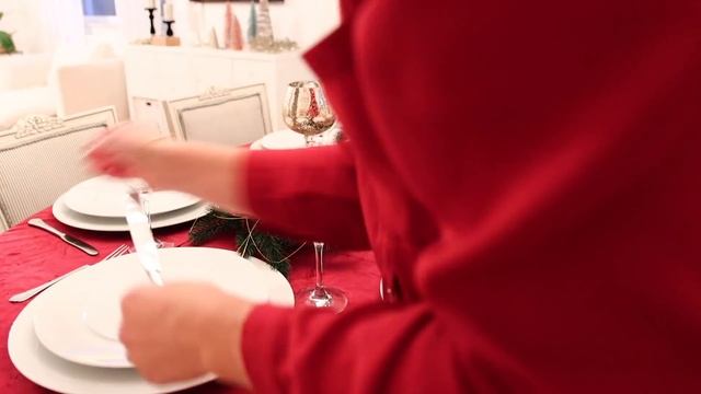 ?САМОЕ КРАСИВОЕ И ИЗЫСКАННОЕ УКРАШЕНИЕ ПРАЗДНИЧНОГО СТОЛА? КАК ЭЛЕГАНТНО УКРАСИТЬ НОВОГОДНИЙ СТОЛ? смотреть онлайн
