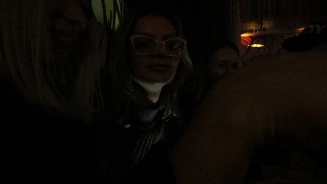 Доронина приехала! взрывают шоты в баре "Друзья" смотреть онлайн
