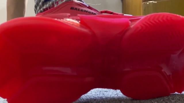 Balenciaga Triple S Sneaker the Red Colorway HD Review смотреть онлайн