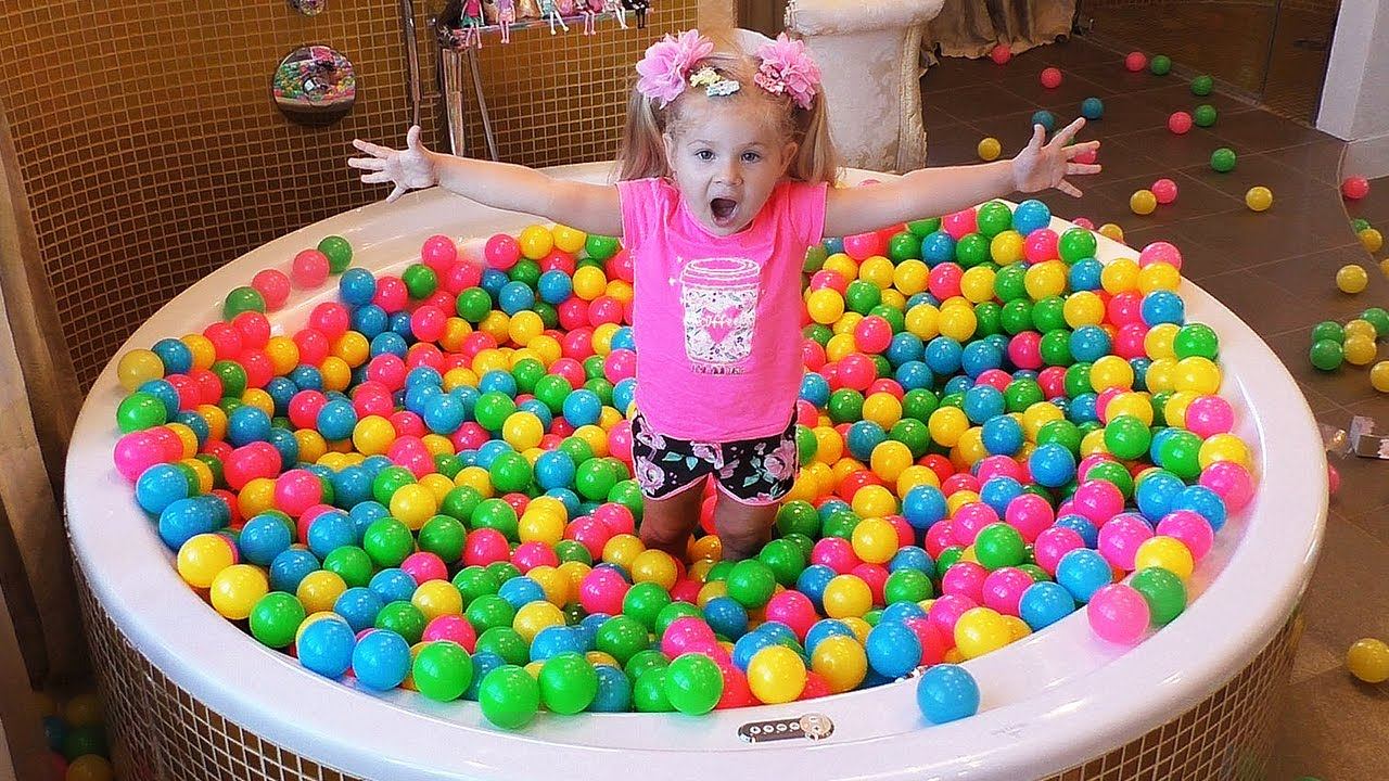 Baby Doll Bath Time with Color Balls, Shibajuku girls Doll, kids toys play with Diana & kids songs смотреть онлайн