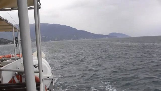 На катере до Ласточкина гнезда  в Крыму