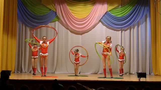 Игра с хулахупами. Изюмская студия "Чудесники" 2016г. смотреть онлайн