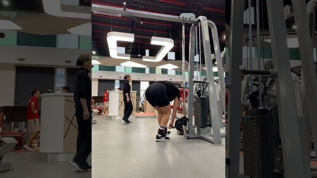 Ноги-ягодицы 5 неделя. Разгибания бедра на блоке стоя смотреть онлайн