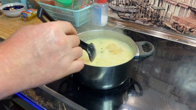 СЛИВОЧНЫЙ СУП ИЗ КРЕВЕТОК И МИДИЙ. ИЛИ СУП ИЗ ТОГО, ЧТО НАШЛОСЬ В МОЁМ ХОЛОДИЛЬНИКЕ. смотреть онлайн