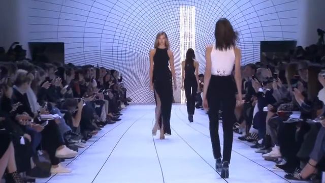Karlie Kloss Runway -  Compilation 1