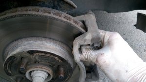 Замена передних тормозных колодок Toyota Corolla 120