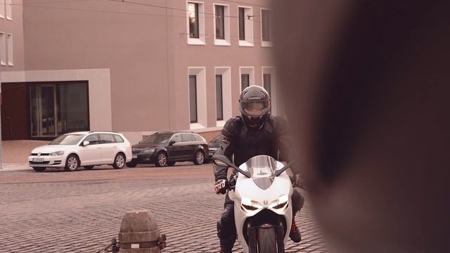 RED VS WHITE | DUCATI PANIGALE V4 | Cinematic Video смотреть онлайн