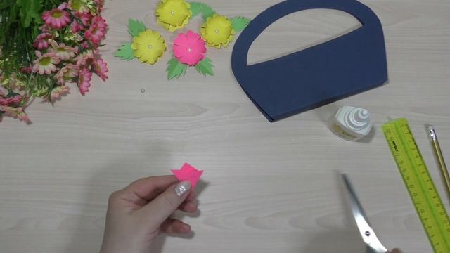 Поделки из бумаги своими руками/Объемная аппликация из цветной бумаги/ Crafts with paper. смотреть онлайн