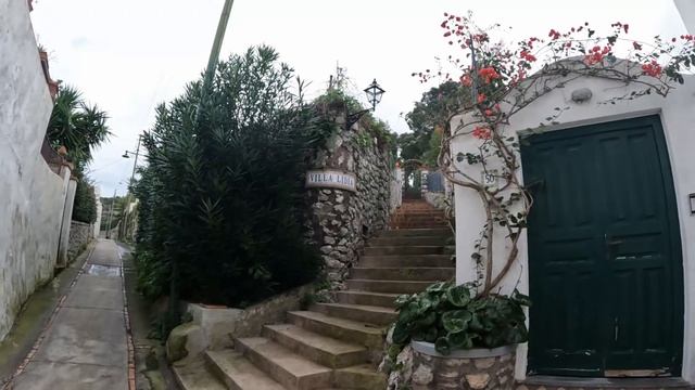 【秘密の部屋】国立考古学博物館とカプリ島、皇帝ティベリウスを別荘の断崖絶壁を訪れます。名物 ”スフォリアテッレ” と ”ババ” も再登場、 смотреть онлайн