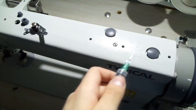 Смазка Промышленной Швейной Машины Typical GC6-6 с сервоприводом смотреть онлайн