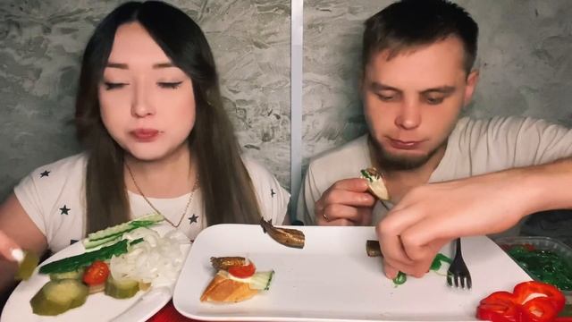 МУКБАНГ бутерброды со шпротами, ели как не в себя ?