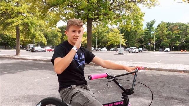 How To Wheelie A Bike (Guaranteed) смотреть онлайн