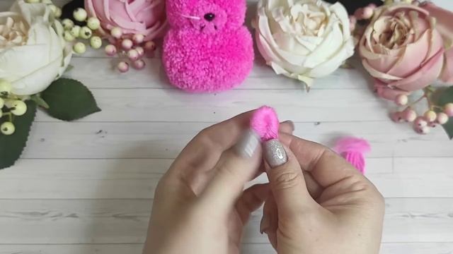 A Cats Making of pom-poms. A Cats made of Wool Yarn. DIY ideas from pom-poms. смотреть онлайн