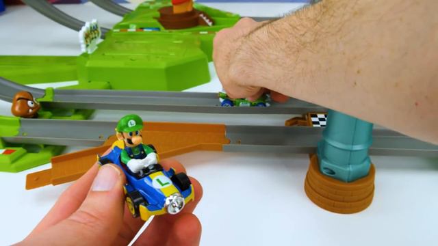 बच्चों के लिए मारियो कार्ट हॉटव्हील रेस कार खिलौना सीखने का वीडियो! смотреть онлайн
