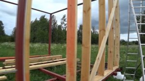 Бытовка своими руками. Железный каркас и деревянная обвязка.