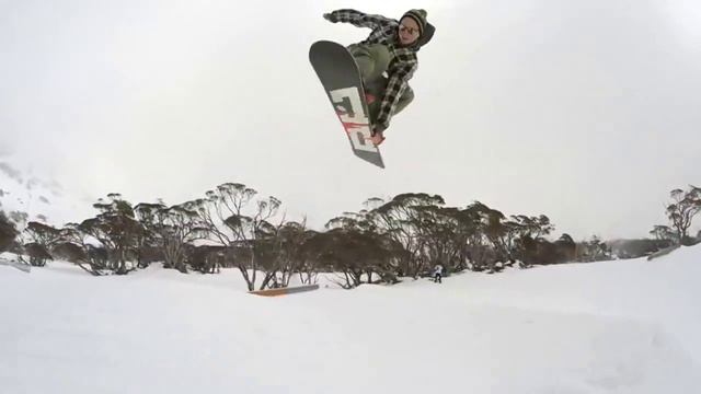 GoPro Девушка на сноуборде смотреть онлайн