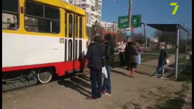Беспорядки из-за карантина: одесситы перекрыли движение трамваев смотреть онлайн
