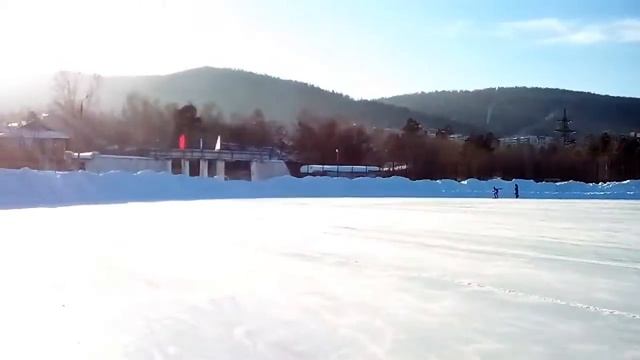 Конькобежный спорт,,Серебряные коньки",300 метров г. Дивногорск ( я в красном костюме и первая бегу смотреть онлайн
