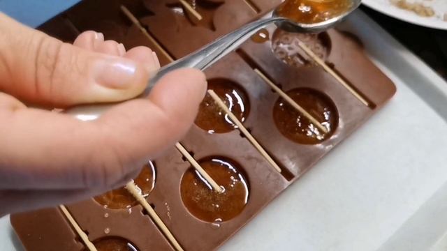 леденцы, петушки, сосатки как в СССР смотреть онлайн