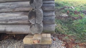 Подъем деревянного дома, замена гнилых бревен, копченая рыба.