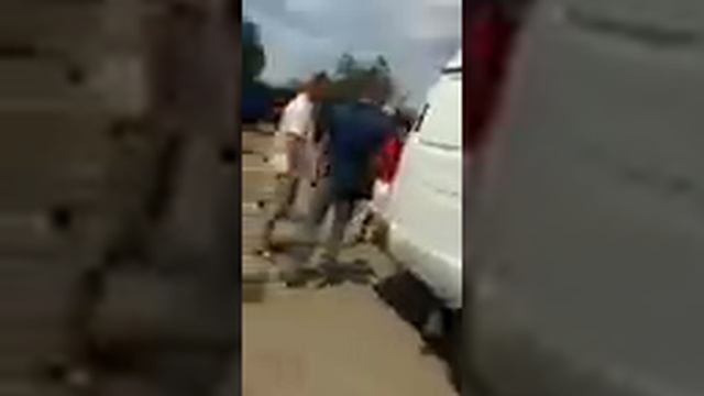 Вор электричества напал на сотрудников Запорожоблэнерго смотреть онлайн