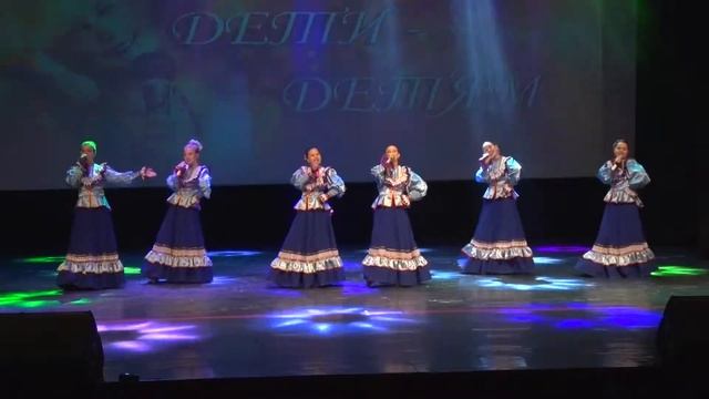 Образцовый ансамбль "РОДНАЯ ПЕСНЯ" рук. Галина Москвитина - Казачья плясовая песня "Варенька" смотреть онлайн