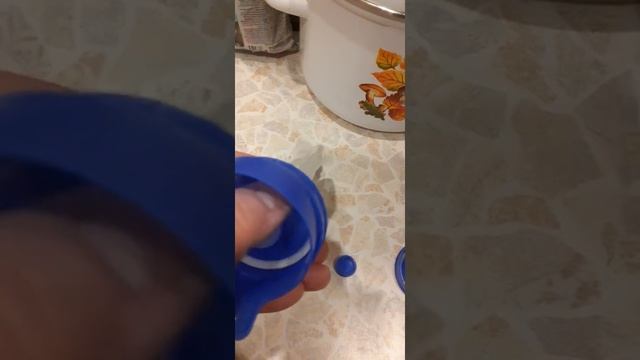 Установка гидрозатвора на пластиковую крышку от бутылки смотреть онлайн