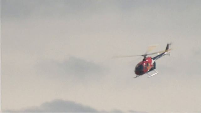F1 driver Mark Webber does helicopter backflip! смотреть онлайн