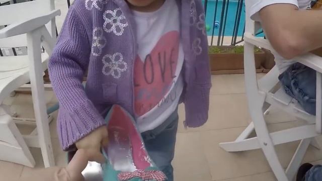 #575 ПОКАЗЫВАЮ ТЕ ТРУСЫ.ВСТРЕЧАТЬ ГОСТЕЙ ПО ФРАНЦУЗСКИ.Французские будни семьи Френо смотреть онлайн