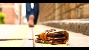 Евгений Александрович Евтушенко. "Я кошелёк. Лежу я на дороге..."