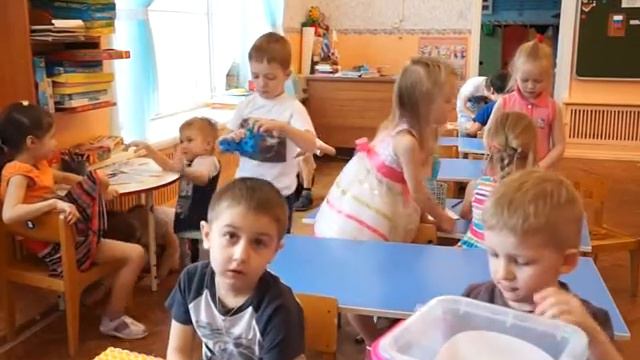 Самые маленькие мужчины поздравили своих мам и жительниц города с праздником смотреть онлайн