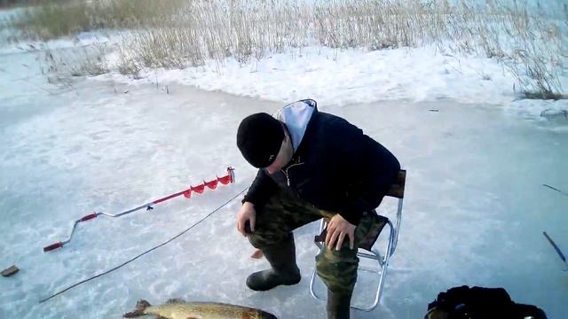 С корешем щук поймали. смотреть онлайн