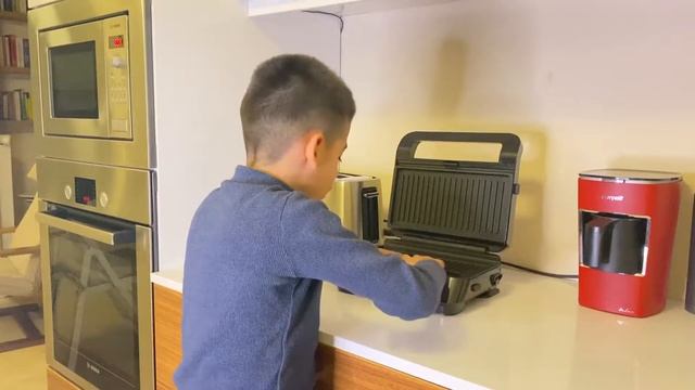 Delonghi Tost Makinesi / En Uygun Delonghi / Delonghi Sw12b.bk