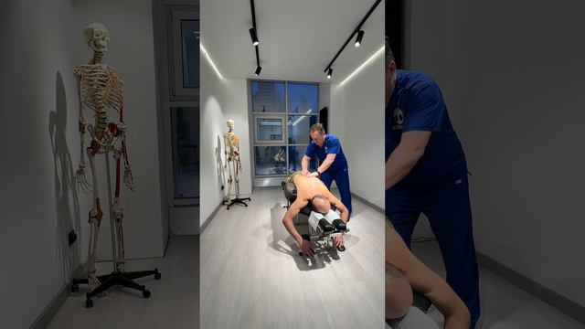 Болит поясница