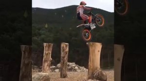 Крутые трюки на мотоцикле.