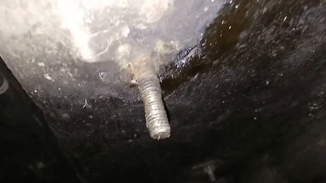 ВАЗ-2121 Нива - замена оси опоры раздатки/шпильки подушки раздаточной коробки смотреть онлайн