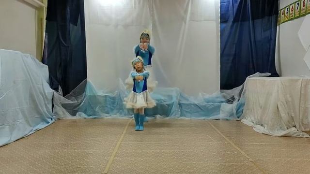 Танец "Саҥа күнү көрсүү" смотреть онлайн